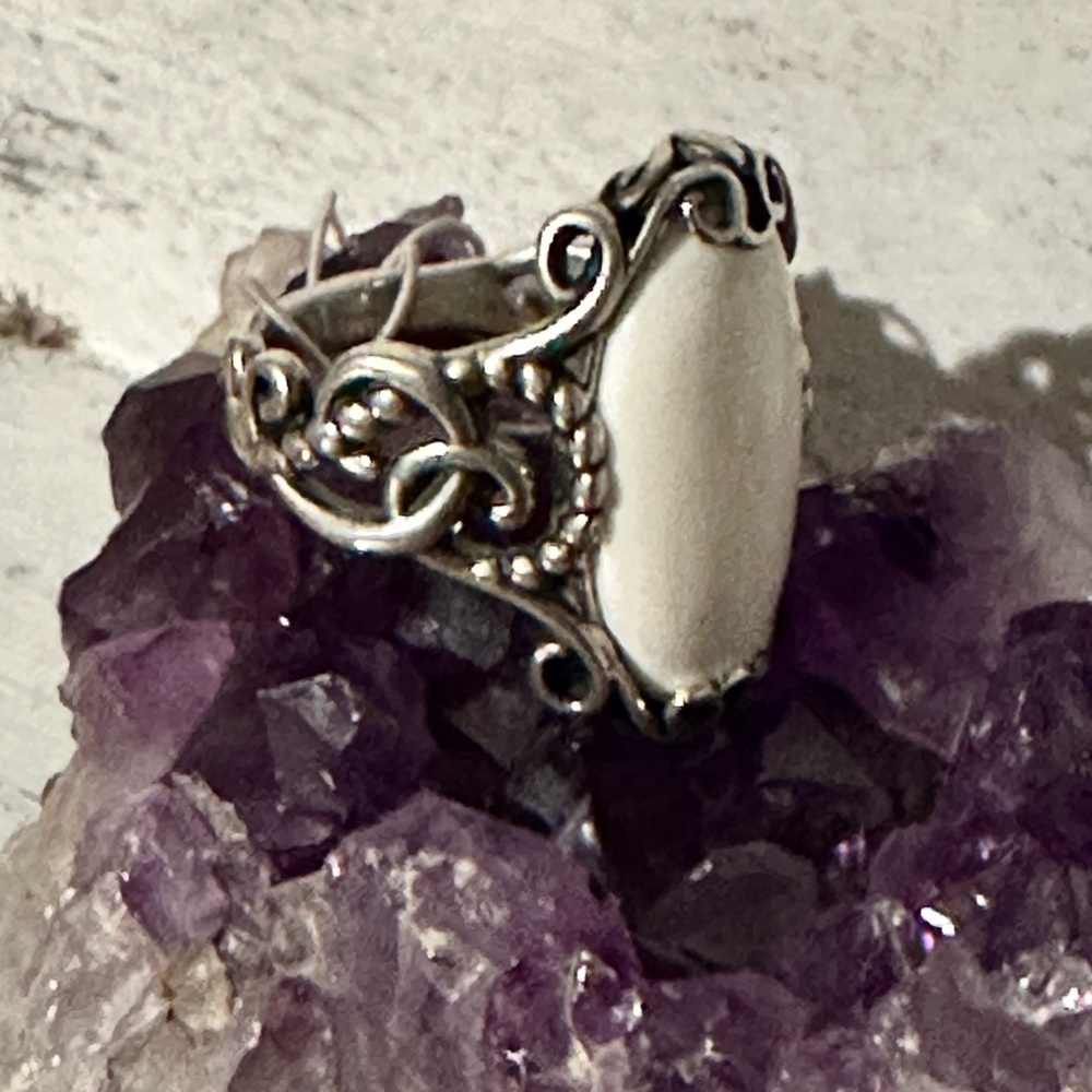 Carolyn Pollack Silver and Cream Ring - Picture 2 of 7
